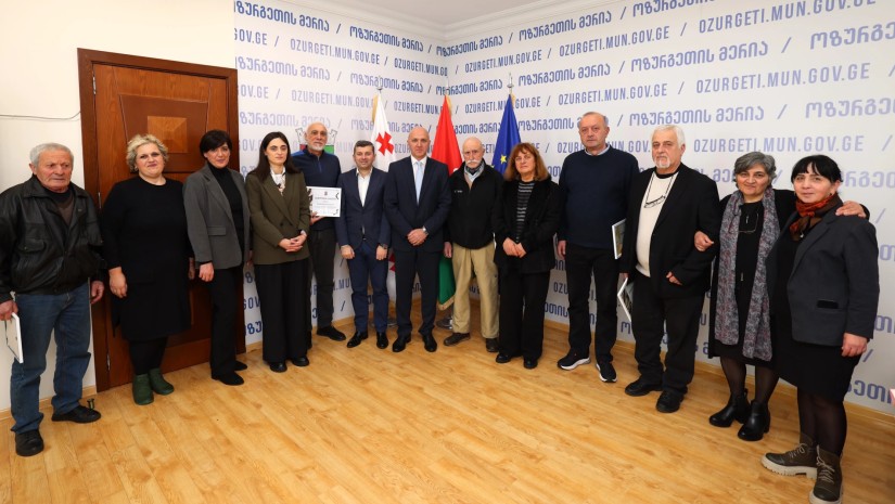 ოზურგეთის მუნიციპალიტეტის მერმა სამხატვრო სკოლის ხელმძღვანელი და ღვაწლმოსილი პედაგოგები მადლობის სიგელებითა და ფულადი პრემიებით დააჯილდოვა