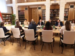 გივი მიქანაძემ უნგრეთის კულტურისა და ინოვაციის მინისტრ ბალაშ ჰანკოსთან ორმხრივი შეხვედრა გამართა გივი მიქანაძემ უნგრეთის კულტურისა და ინოვაციის მინისტრ ბალაშ ჰანკოსთან ორმხრივი შეხვედრა გამართა