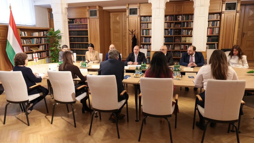 გივი მიქანაძემ უნგრეთის კულტურისა და ინოვაციის მინისტრ ბალაშ ჰანკოსთან ორმხრივი შეხვედრა გამართა გივი მიქანაძემ უნგრეთის კულტურისა და ინოვაციის მინისტრ ბალაშ ჰანკოსთან ორმხრივი შეხვედრა გამართა