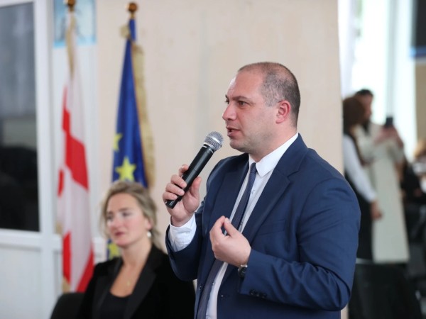 გივი მიქანაძემ ჩუღურეთის რაიონის სასკოლო საზოგადოებასთან ზოგადი განათლების სისტემის რეფორმის კონცეფცია განიხილა გივი მიქანაძემ ჩუღურეთის რაიონის სასკოლო საზოგადოებასთან ზოგადი განათლების სისტემის რეფორმის კონცეფცია განიხილა