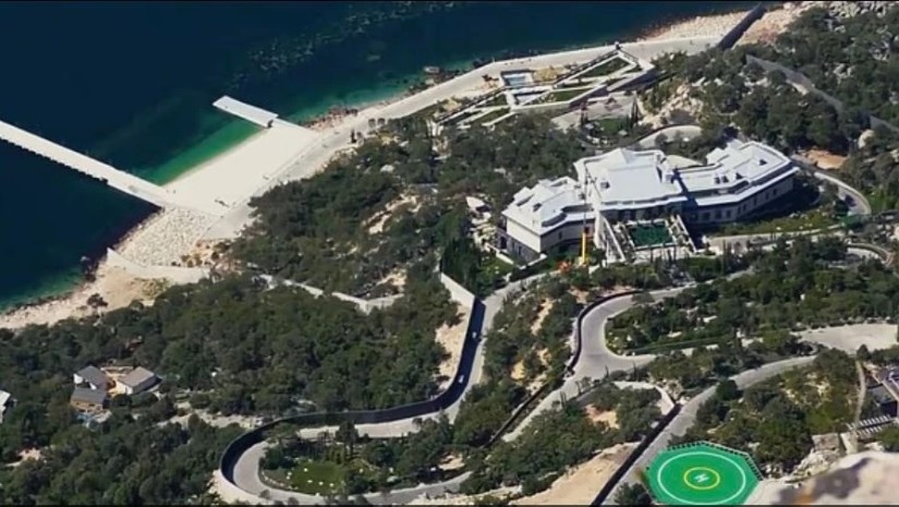 სასახლე