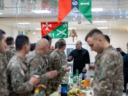  თავდაცვის მინისტრი ახალ წელს სამხედრო მოსამსახურეებთან ერთად შეხვდა