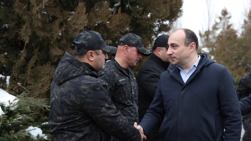 შინაგან საქმეთა მინისტრმა გეკა გელაძემ თბილისსა და შიდა ქართლში, უწყების სხვადასხვა დანაყოფის თანამშრომლებს ახალი წელი მიულოცა