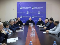 ლენტეხში ადმინისტრაციულ ერთეულებთან სამუშაო შეხვედრა გაიმართა