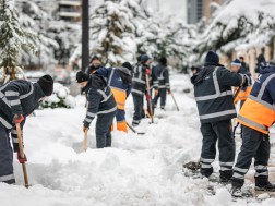 თბილისის მერიის შესაბამისი სამსახურები გზებისა და ფეხით სავალი მონაკვეთების თოვლისგან გაწმენდას ინტენსიურად განაგრძობენ თბილისის მერიის შესაბამისი სამსახურები გზებისა და ფეხით სავალი მონაკვეთების თოვლისგან გაწმენდას ინტენსიურად განაგრძობენ