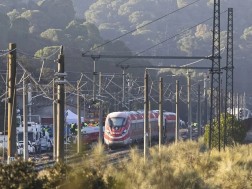 ესპანეთში ორი მასშტაბური სარკინიგზო ავარიის შემდეგ, რკინიგზის თანამშრომლები გაიფიცნენ. ამის შესახებ განცხადება რკინიგზელთა პროფკავშირებმა გაავრცელეს.  პროფკავშირები თანამშრომლებისთვის უსაფრთხოების გარანტიებს და რკინიგზის ქსელის სანდოობის უზრუნველყოფას ითხ