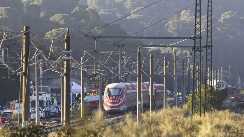ესპანეთში ორი მასშტაბური სარკინიგზო ავარიის შემდეგ, რკინიგზის თანამშრომლები გაიფიცნენ. ამის შესახებ განცხადება რკინიგზელთა პროფკავშირებმა გაავრცელეს.  პროფკავშირები თანამშრომლებისთვის უსაფრთხოების გარანტიებს და რკინიგზის ქსელის სანდოობის უზრუნველყოფას ითხ
