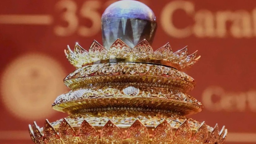 იასამნისფერი საფირონი