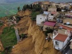 სიცილიაზე მეწყერი ქალაქს ანადგურებს