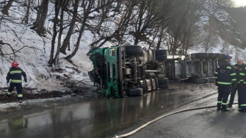ტრაილერი გადაბრუნდა
