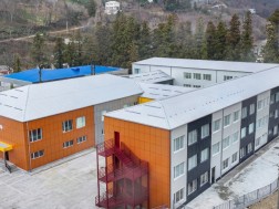 სულხან თამაზაშვილმა ხელვაჩაურში ახლად რეაბილიტირებული სკოლა დაათვალიერა