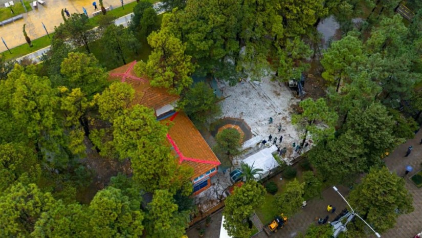 ბათუმში უნებართვო და უსახური ობიექტების დემონტაჟი ინტენსიურად გრძელდება.