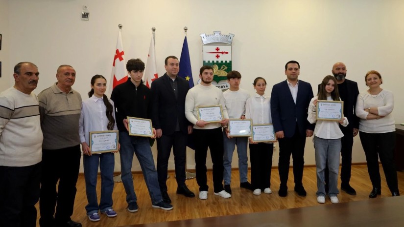 ვარლამ წიკლაური  წარმატებულ ახალგაზრდა  სპორტსმენებს შეხვდა