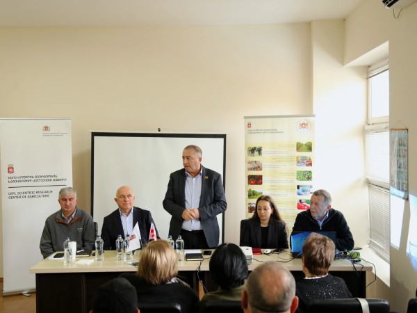 მუხურის მეფუტკრეობის ბაზაზე სანაშენე მეურნეობის სამართლებრივ საკითხებზე სემინარი გაიმართა