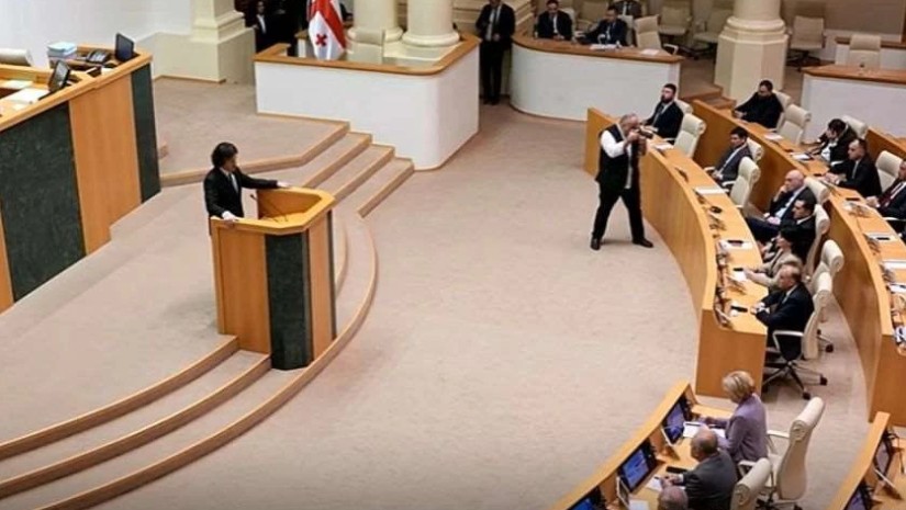 პრემიერი პარლამენტში