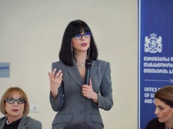 სახელმწიფო მინისტრი თეა ახვლედიანი მარნეულში პროფესიული სასწავლებლის სტუდენტებს შეხვდა