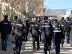 პოლიციის მობილიზება საქალაქო სასამართლოსთან