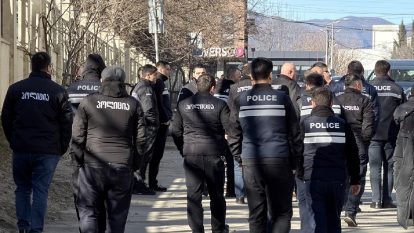 პოლიციის მობილიზება საქალაქო სასამართლოსთან