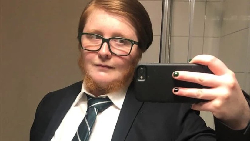 წვერიანი ქალი