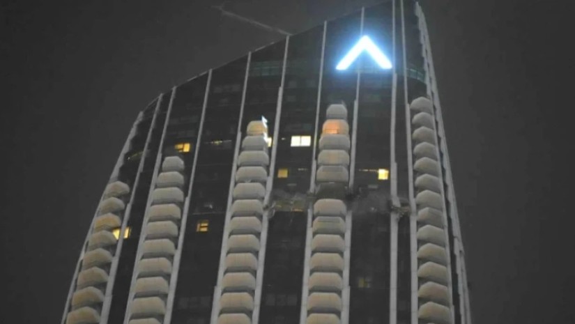 დუბაიში ცათამბრჯენს დრონი შეეჯახა