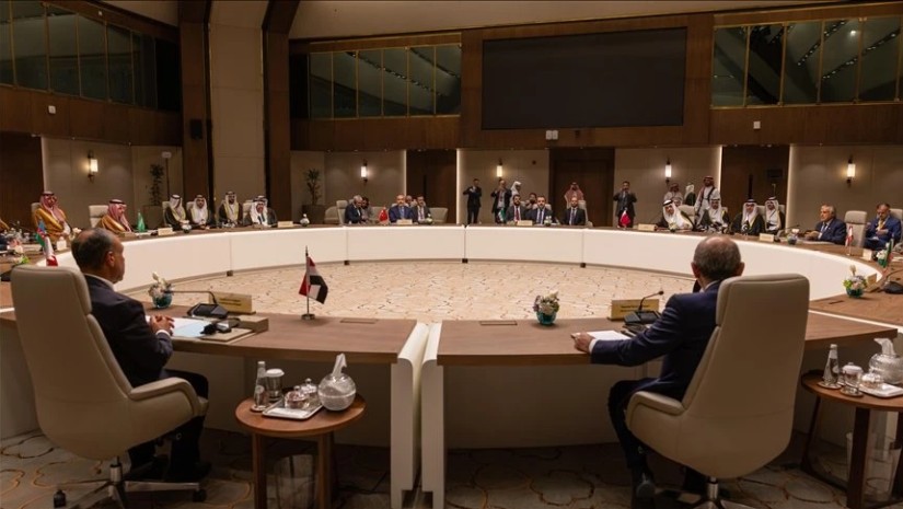 12 არაბული და ისლამური სახელმწიფოს საგარეო საქმეთა მინისტრებ