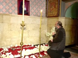 მოქალაქეები სიონის ტაძარში დილიდან მიდიან