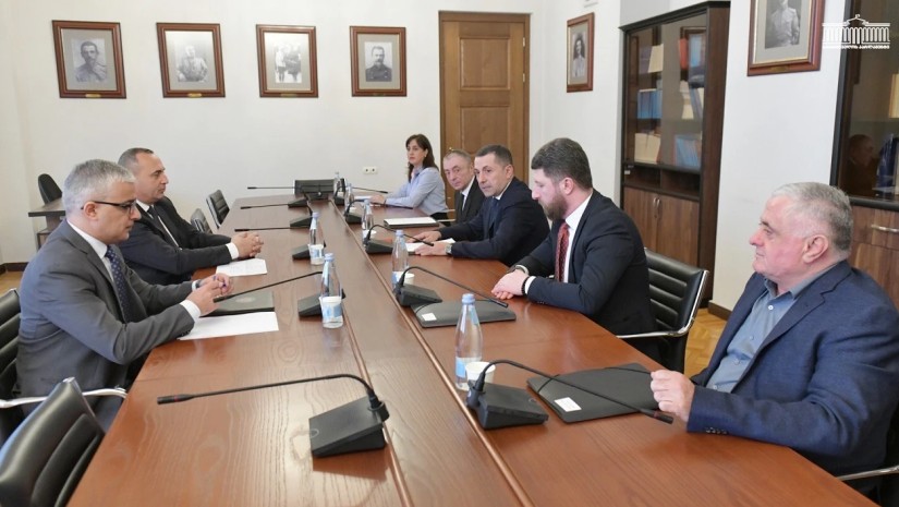 პარლამენტი