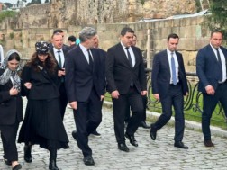 სვეტიცხოვლის ტაძარში საქართველოს პრეზიდენტი და პარლამენტის თავმჯდომარე მივიდნენ სვეტიცხოვლის ტაძარში საქართველოს პრეზიდენტი და პარლამენტის თავმჯდომარე მივიდნენ