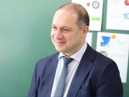 მი