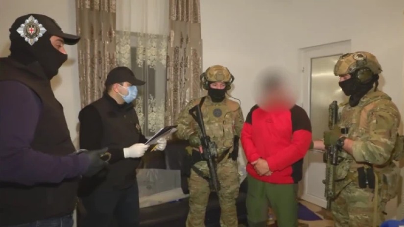 "ისლამურ სახელმწიფოსთან" კავშირის ბრალდებით დაკავებული 3 პირი სასამართლომ პატიმრობაში დატოვა