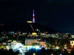 დამოუკიდებლობის დღესთან დაკავშირებით თბილისის ანძა და მშვიდობის ხიდი ეროვნული დროშის ფერებში განათდ დამოუკიდებლობის დღესთან დაკავშირებით თბილისის ანძა და მშვიდობის ხიდი ეროვნული დროშის ფერებში განათდ
