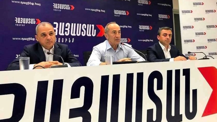 რობერტ ქოჩარიანი