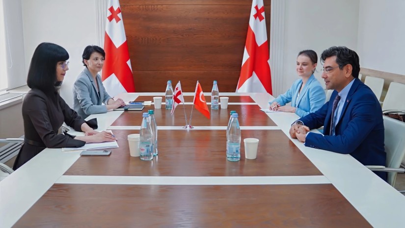 თეა ახვლედიანი