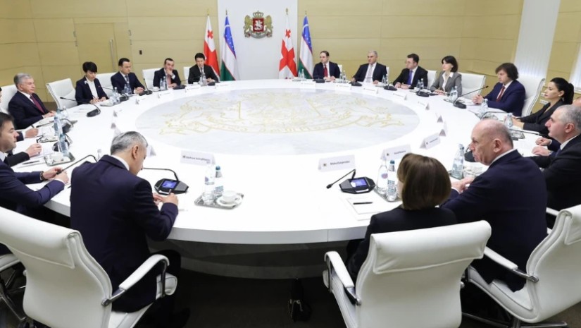 ორი ქვეყნის მთავრობის წევრების მონაწილეობით, გაფართოებული ფორმატის მოლაპარაკებები გაიმართა