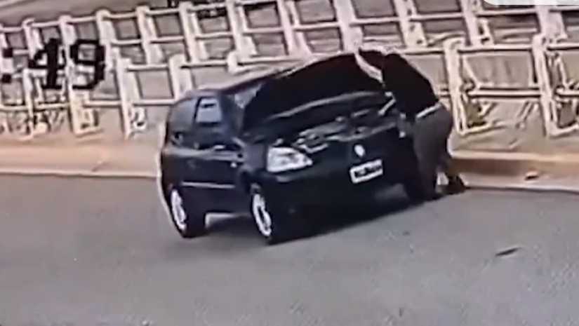 ქალს საკუთარმა ავტომობილმა გადაუარა 