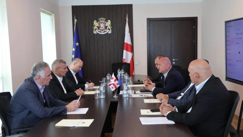 მდინარაძე