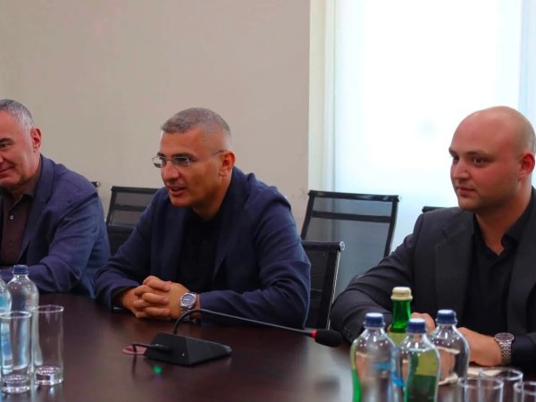 მდინარაძე