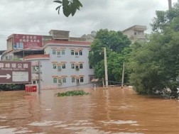 ჩინეთის სამხრეთ ნაწილში ათობით დასახლება დაიტბორა ჩინეთის სამხრეთ ნაწილში ათობით დასახლება დაიტბორა