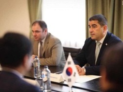 შალვა პაპუაშვილი და ნიკოლოზ სამხარაძე