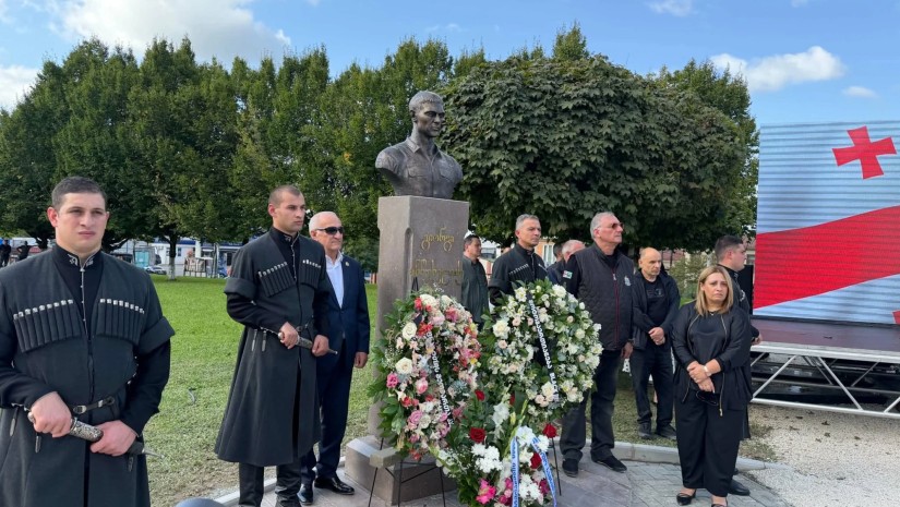 ანწუხელიძის ბიუსტი