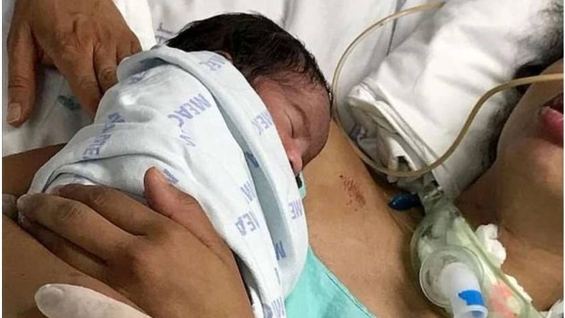 https://www.dailymail.co.uk/health/article-6276997/Mother-28-gave-birth-coma-finally-woke-23-days-later-son-placed-arms.html