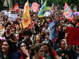 რიო დე ჟანეიროში ათასობით სტუდენტმა ფლავიო ბოლსონაროს წინააღმდეგ საპროტესტო მსვლელობა გამართა რიო დე ჟანეიროში ათასობით სტუდენტმა ფლავიო ბოლსონაროს წინააღმდეგ საპროტესტო მსვლელობა გამართა