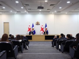ანაზღაურებადი სტაჟირების პროგრამით შერჩეულ სტუდენტებს შეხვდნენ