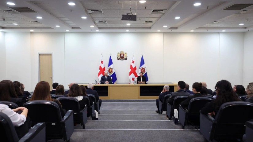 ანაზღაურებადი სტაჟირების პროგრამით შერჩეულ სტუდენტებს შეხვდნენ