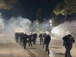 ალბანეთში მომიტინგეები ქუჩებს ცეცხლმოკიდებული ბარიკადებით კეტავენ ალბანეთში მომიტინგეები ქუჩებს ცეცხლმოკიდებული ბარიკადებით კეტავენ