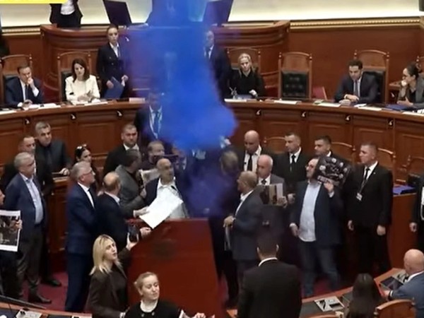 კვამლი გაუშვეს კვამლი გაუშვეს