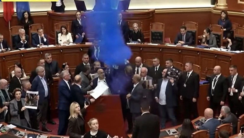 კვამლი გაუშვეს